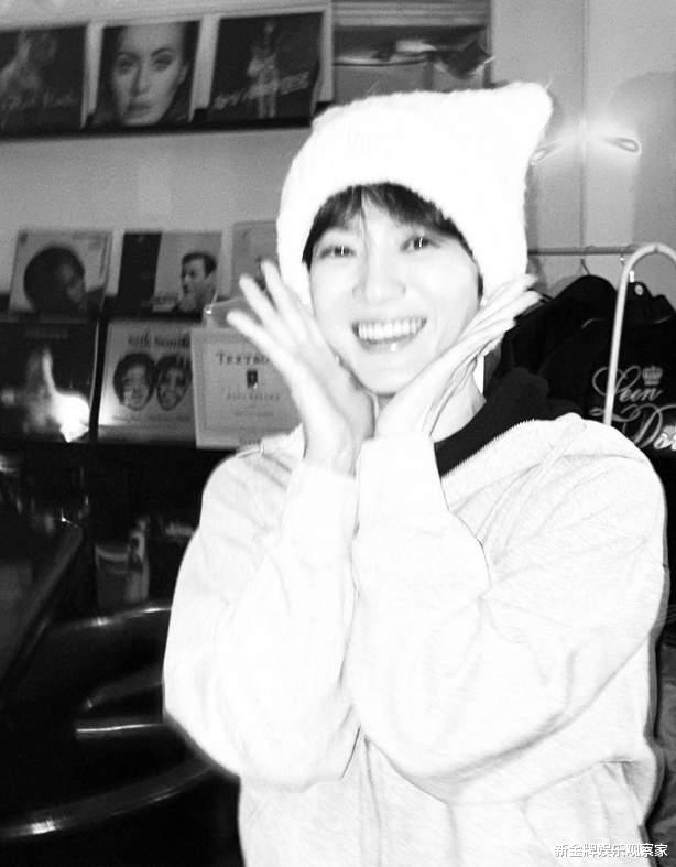 宋慧乔44岁庆生照似少女，离婚6年逆生长，75万镶钻腕表尽显奢华