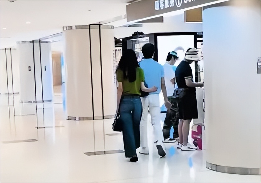 曝井柏然刘雯已领证!两人低调恋爱6年,最新合体画面甜蜜爆棚