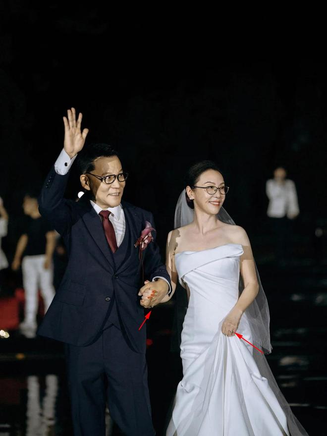 两次被德国前夫抛弃,李国庆和张丹红相恋3年,如愿娶了傻白甜