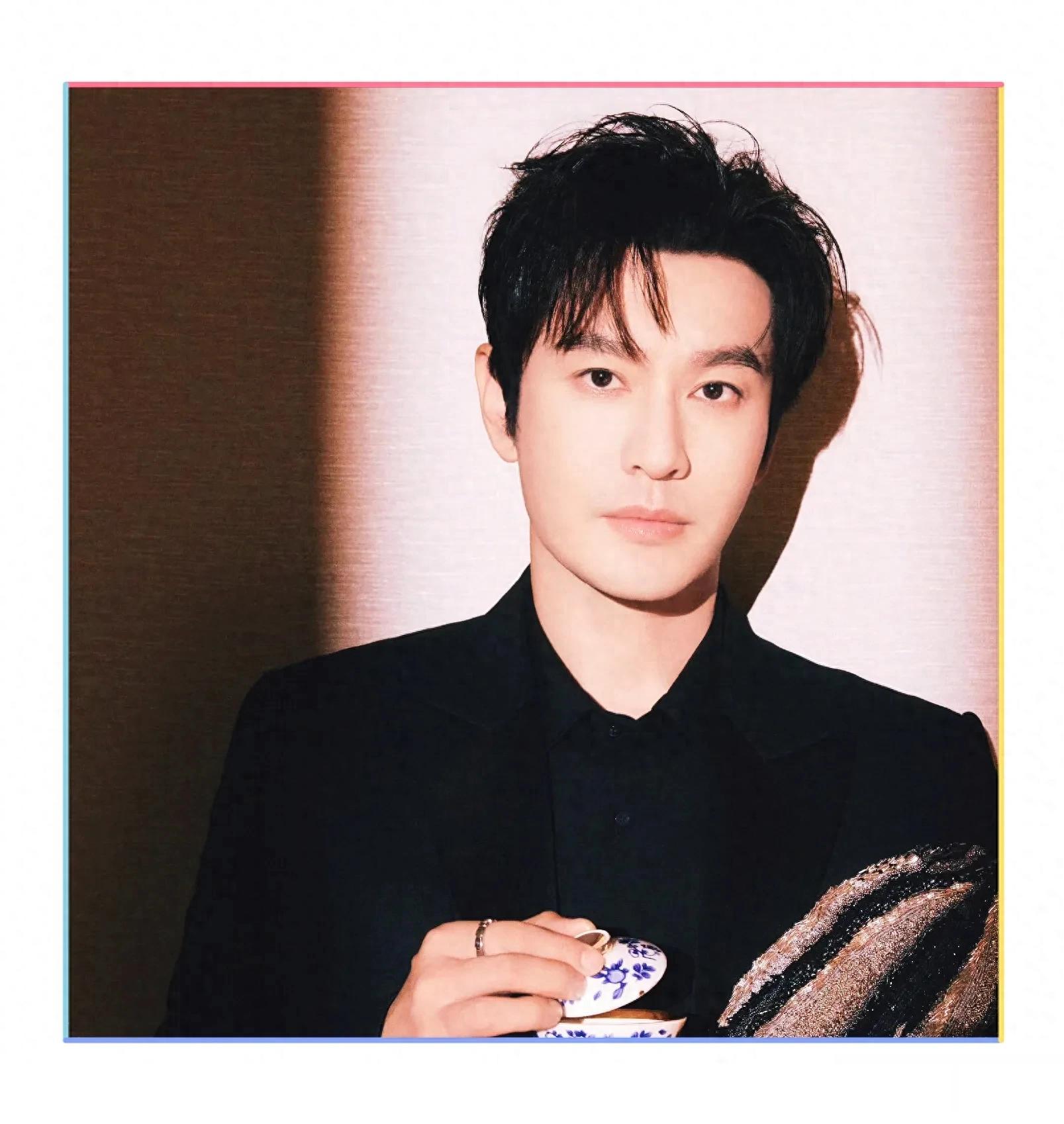 黄晓明参加好友孩子满月宴，被网友吐槽姨味重，叶柯称仍相信爱情