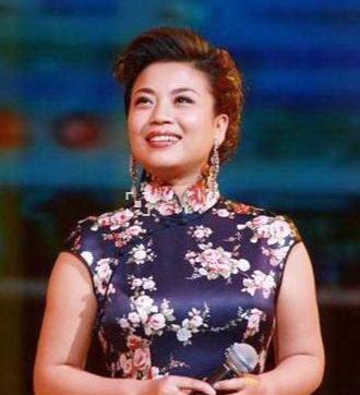 57岁张也实力证明:单身也能活得漂亮!