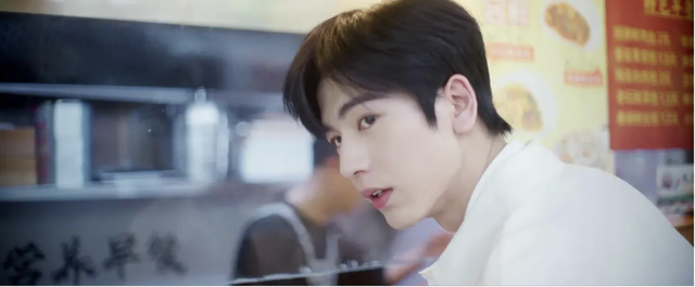 《难哄》《滤镜》《爱你》，没点粉丝滤镜都看不下去