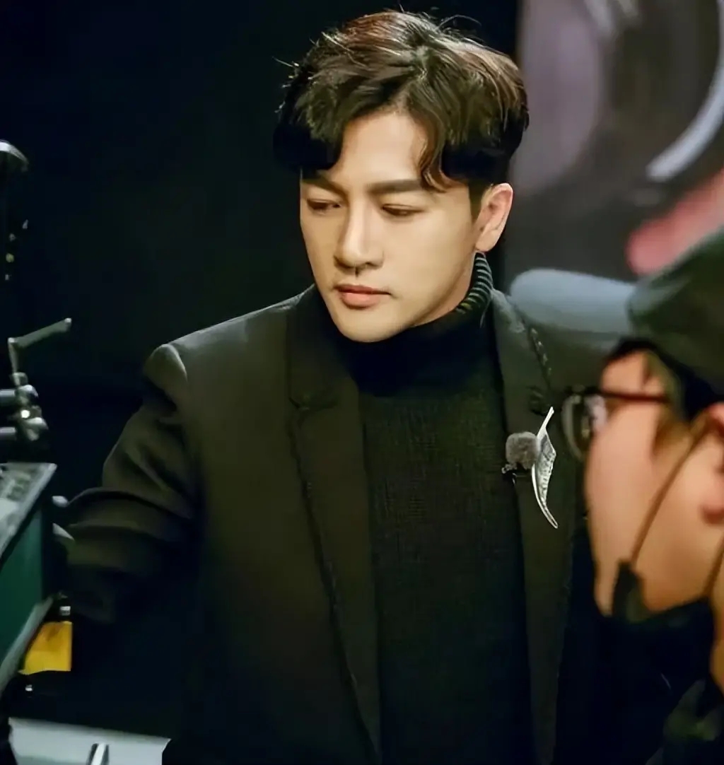 美男变大姨？又一明星步入苏有朋后尘，这些男星的畸形审美太离谱