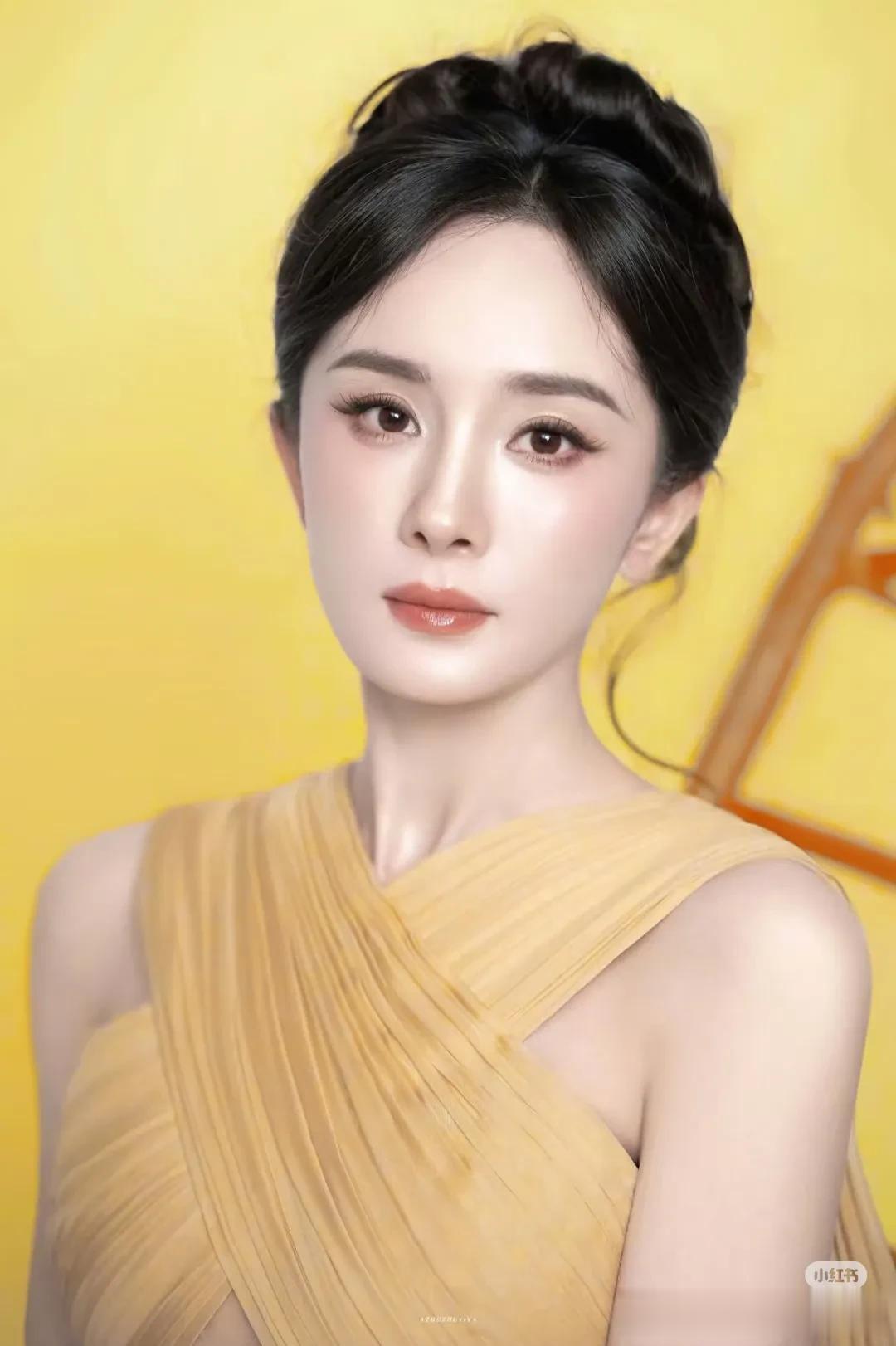 杨幂爱奇艺尖叫之夜造型优雅华丽