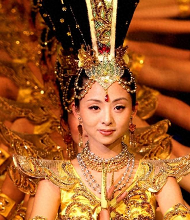 当年千手观音的聋哑人领舞，被富商苦追8年，如今她成了这副模样