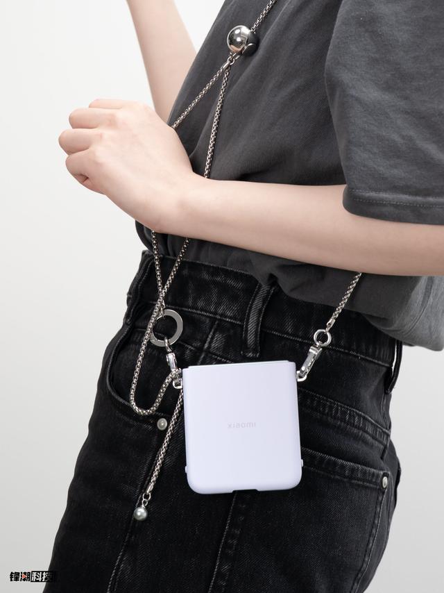 小米MIX Flip 2上手玩:这次,可玩性极高的外屏成了主角