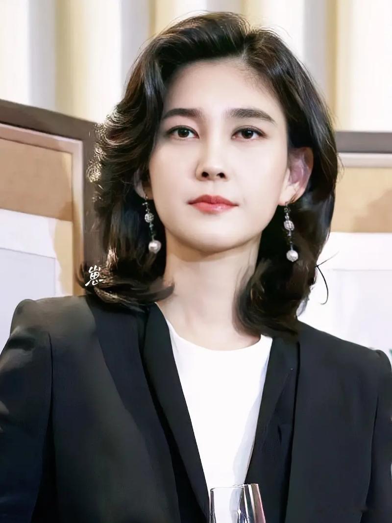 三星长公主李富真，花百亿和保镖丈夫离婚，没想到儿子如今真争气