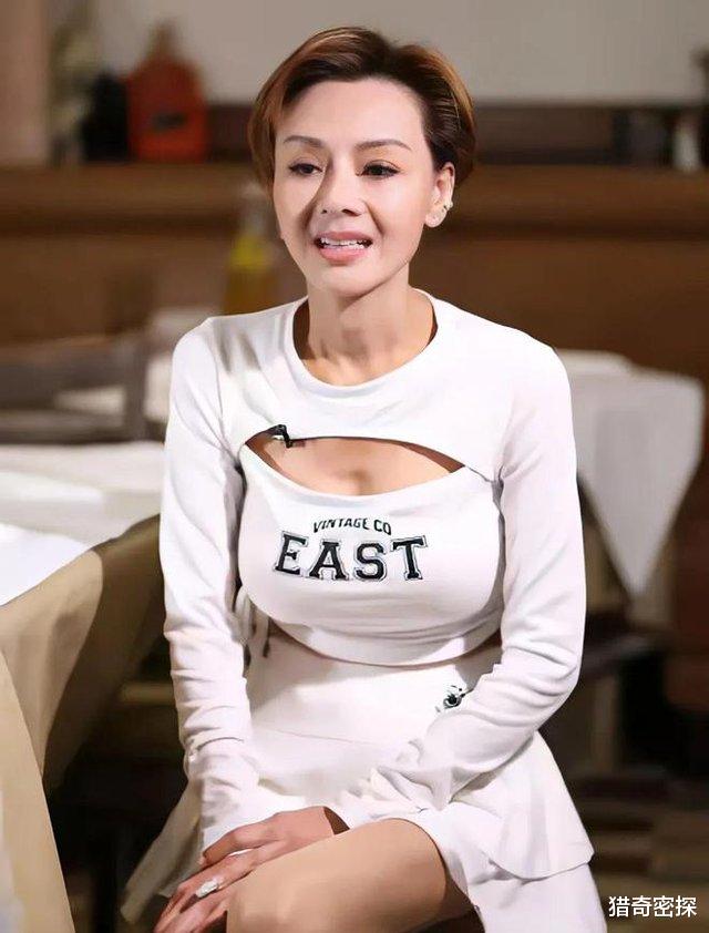 59 岁叶子楣现身生日宴!挺胸合影状态惊艳,复出两年的生存故事太戳心