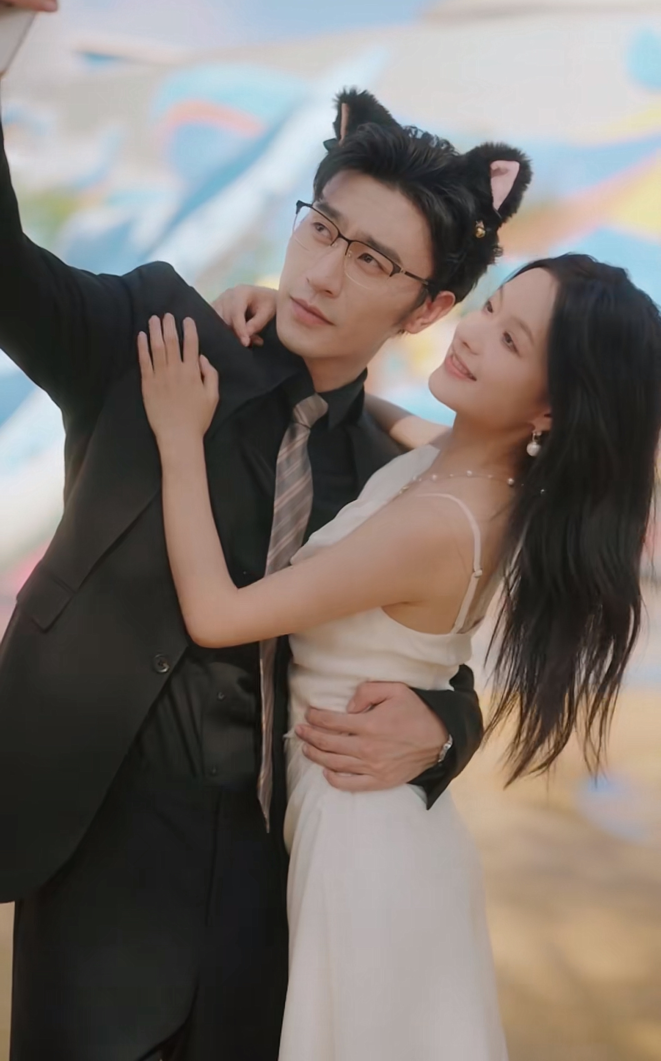 短剧导演咋想的？让一米五多的女主搭190cm的霸总，亲吻都要跳投