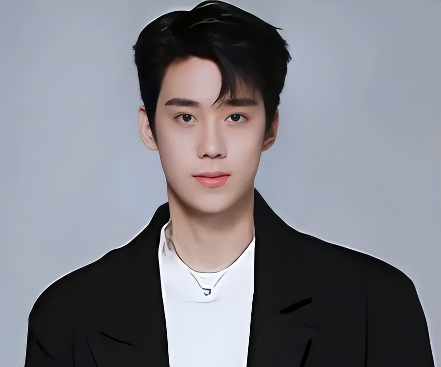 何晴病逝1天后，才发现独子名字取得暗藏深意，字字都有来头