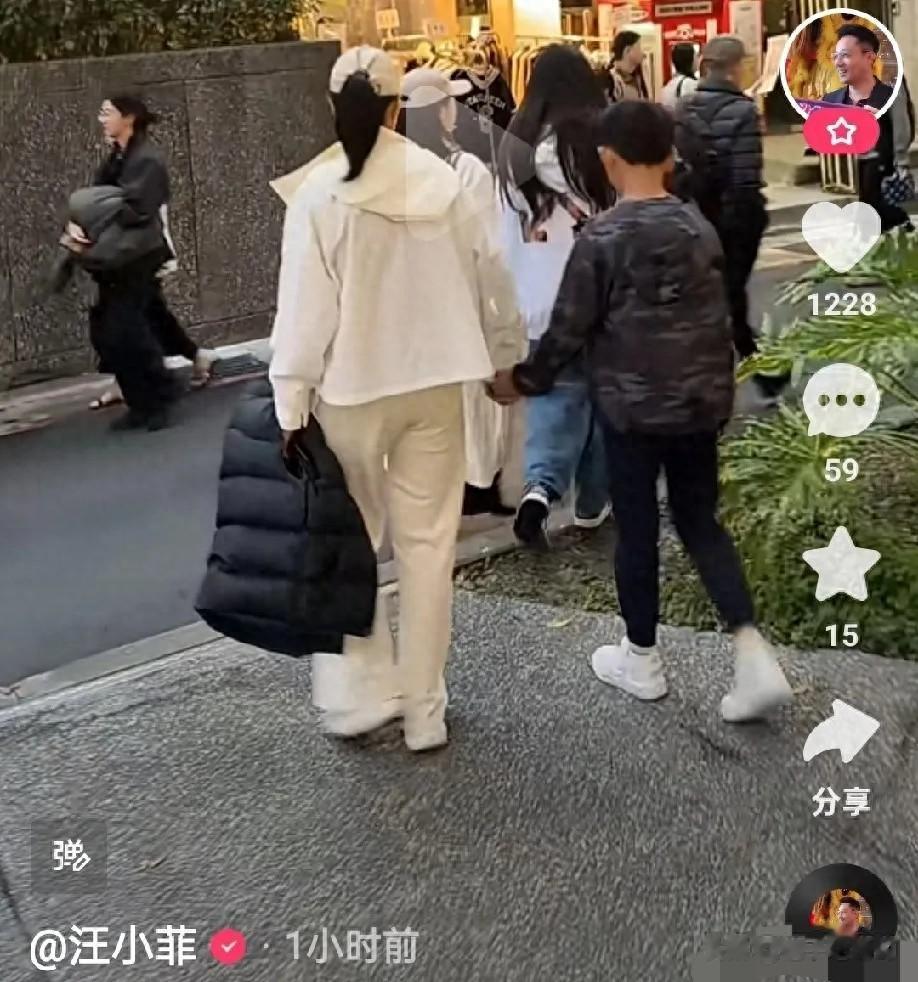 汪小菲带孕妻+儿女逛吃街边摊，被马筱梅的烟火气治愈了！