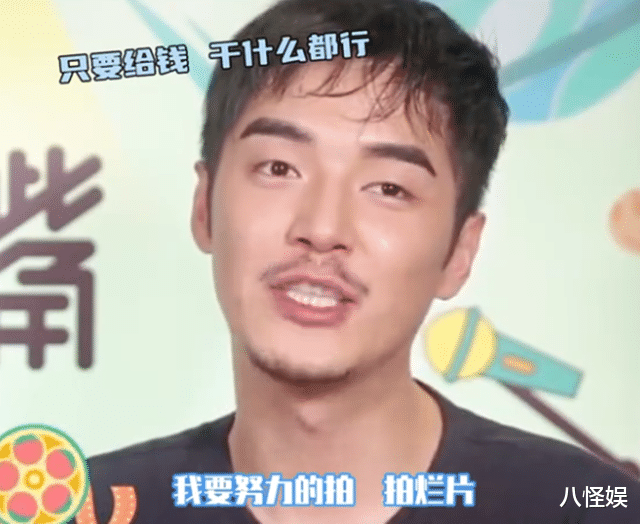 金世佳接儿子放学,189个头身材练得真好,牵着儿子手人夫感好强