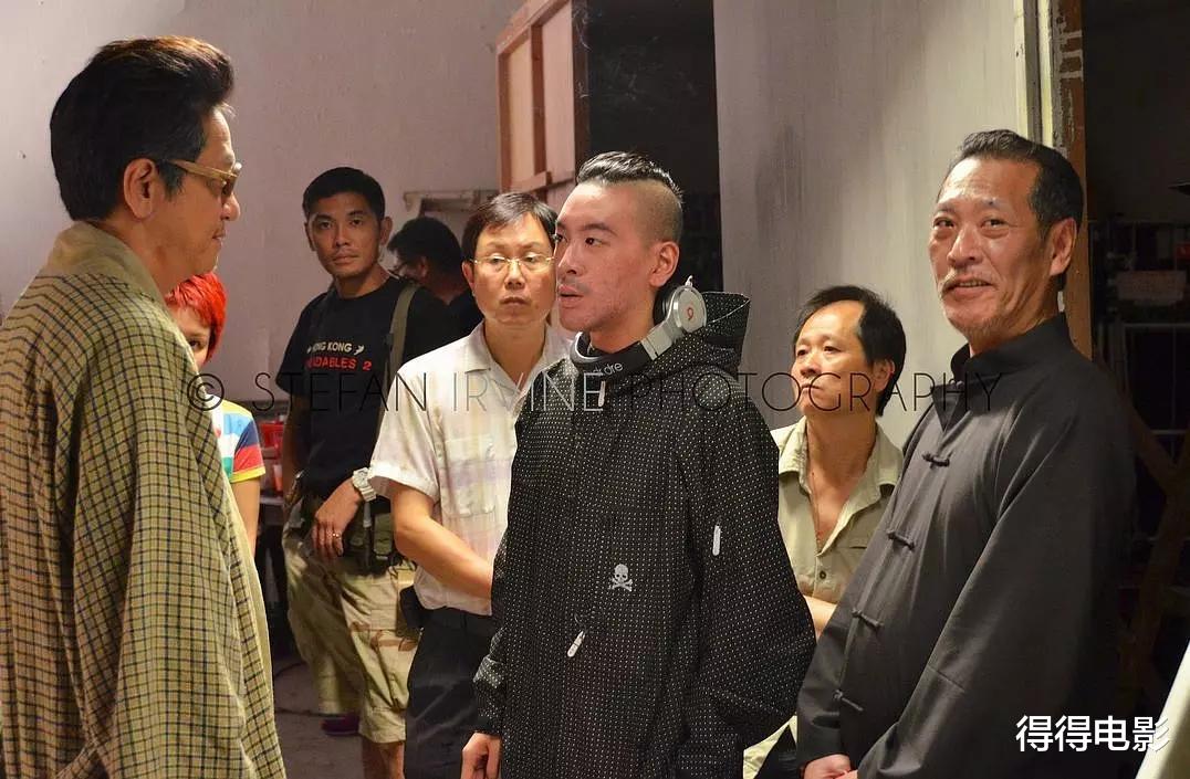 在香港公路上铺床睡觉?金城武新作拖8年终定档,没上口碑先崩了