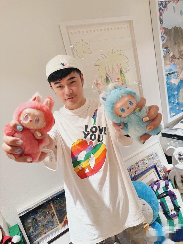 陈赫分享自己设计的Labubu衣服，没想到大直男也有可爱的一面！