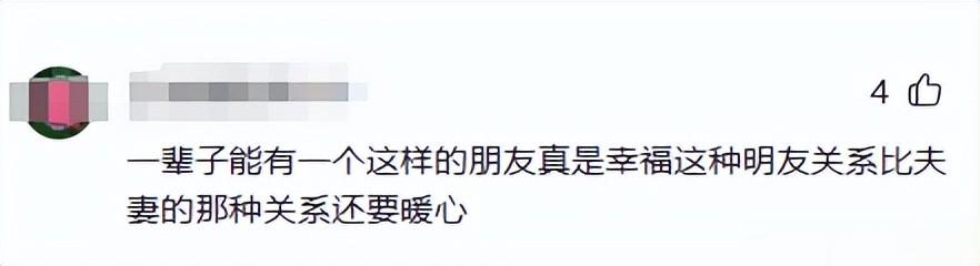 58岁李静飞清迈陪戴军过春节,两个人手牵手散步,相处更像夫妻