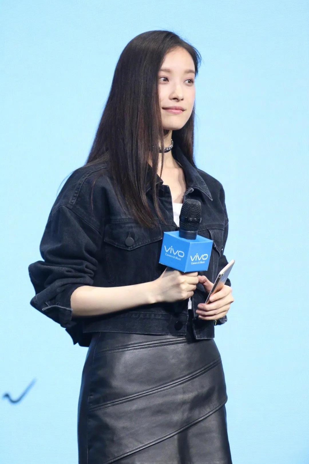 倪妮这一套很美,身材高挑,腿型也好看