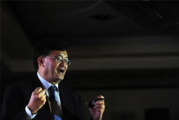 站在十字路口的英特爾