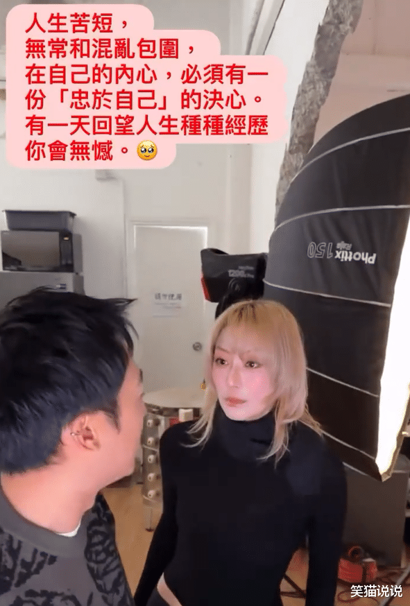 郑秀文晒工作花絮视频：黑衣金发好美，水蜜桃妆容让粉丝赞叹