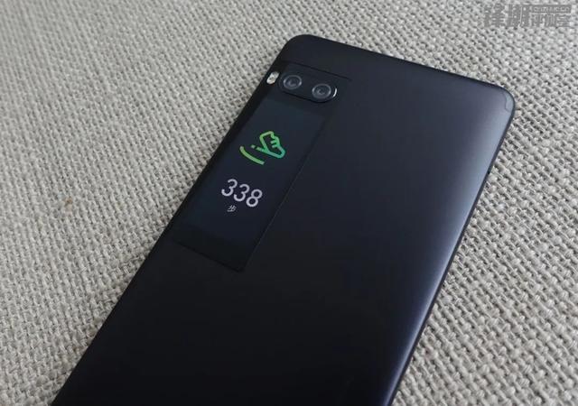 5150mAh+1TB，去年最好看的直屏手機殺回來了