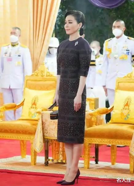 73岁泰王新宠：长相甜美初恋脸，水嫩白皙身材好，苏提达比不了