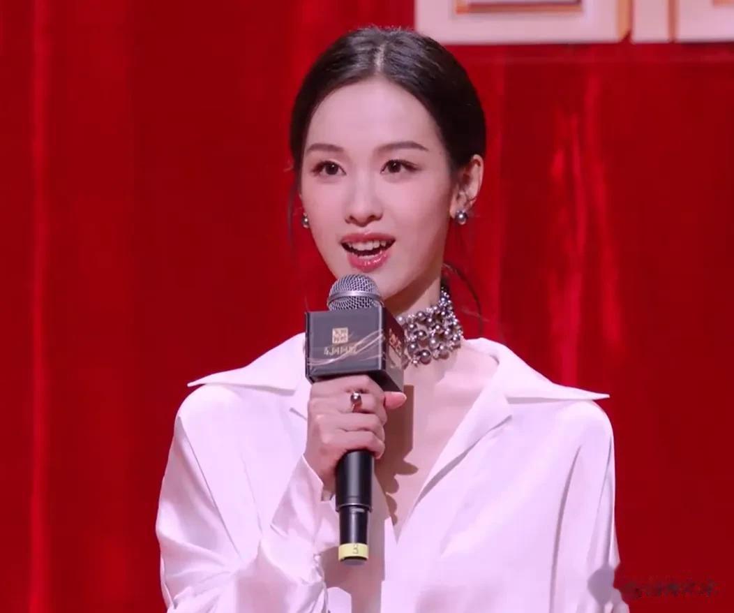国剧盛典女星脸太僵!陈都灵像假人,彭小苒瞪眼,一有表情就崩了