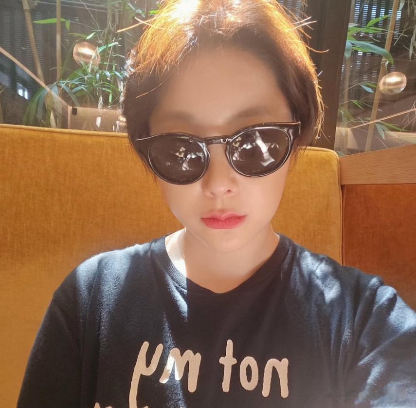 走出离婚阴霾？她自曝发福与整容后遗症！