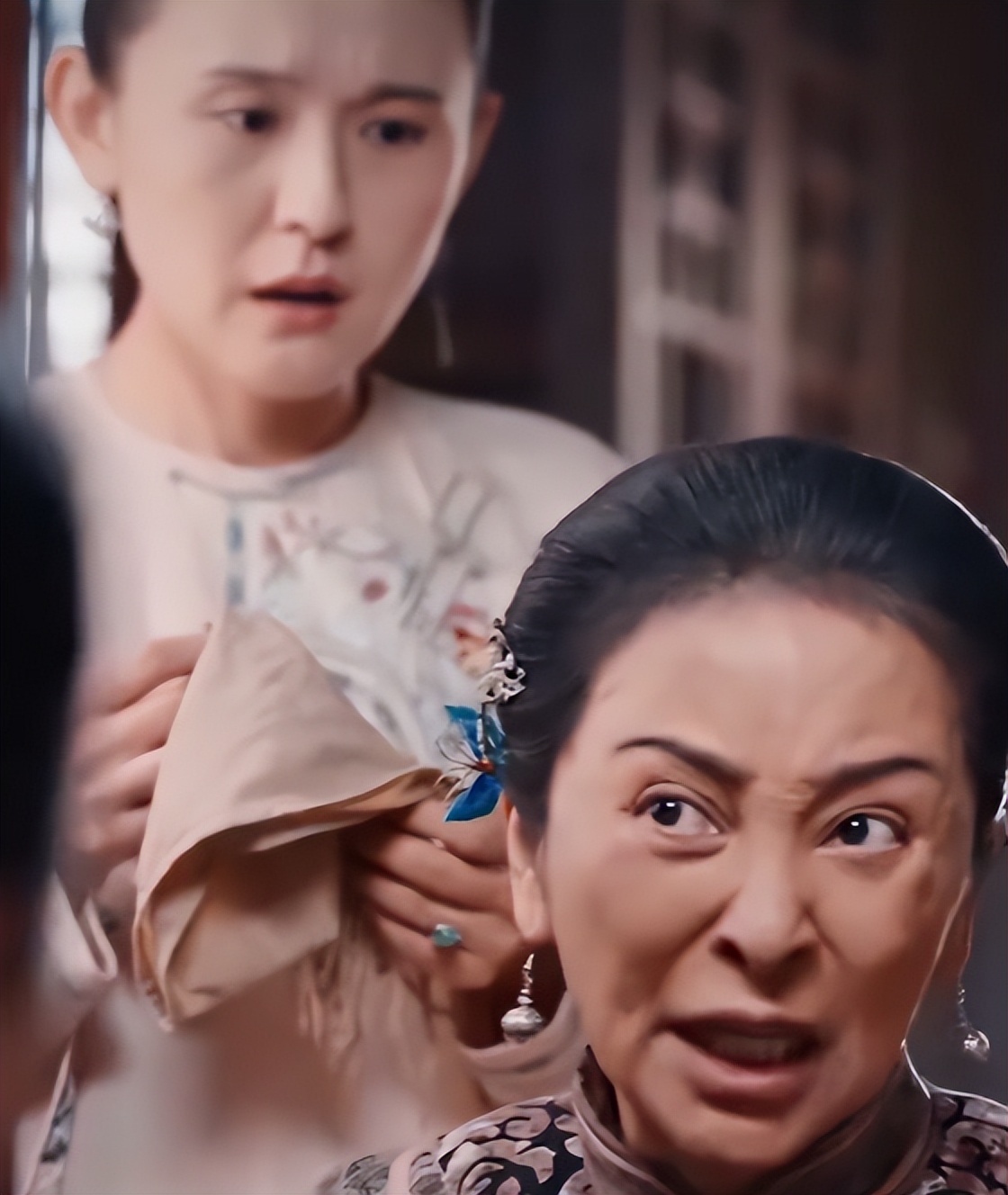 女演员长相多重要？看《灼灼韶华》热依扎，才知何为风韵犹存！