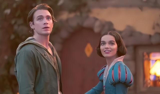 《白雪公主》亏损超14.5亿, 演员曾因歧视亚裔遭围攻, 狂删中文评论