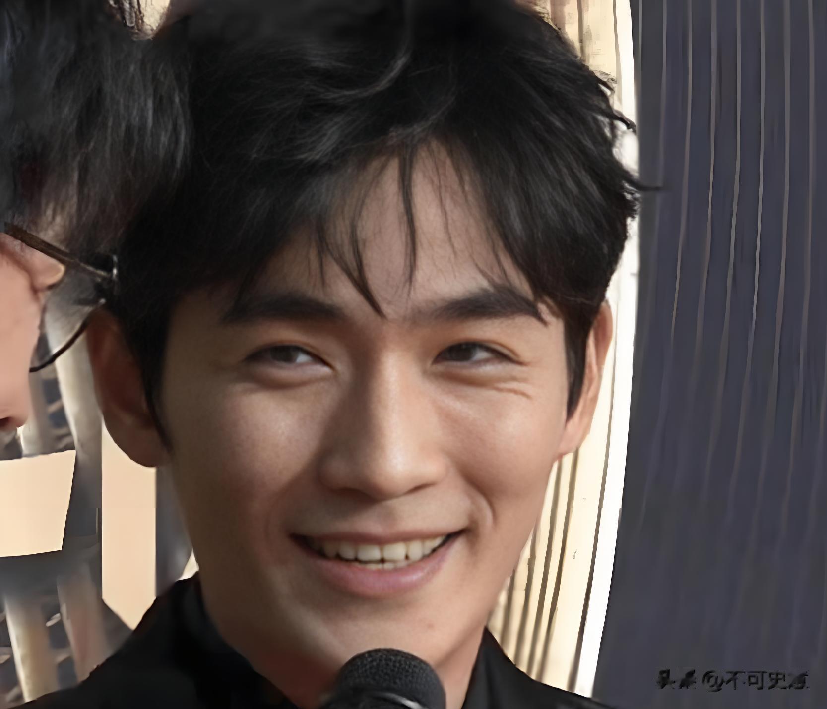 明明长相“普通”,却被粉丝吹上天,这几位男星脸不红么?