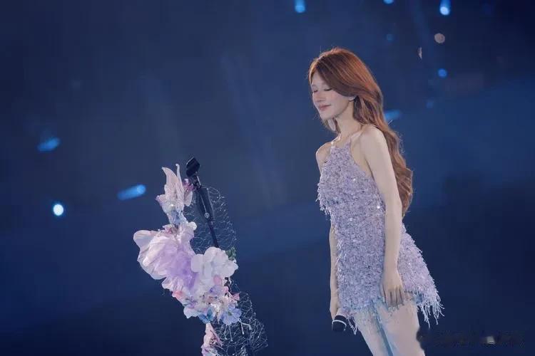 星光大赏红毯压轴！赵露思已成鹅厂宠儿，她用实力上演了女王归来