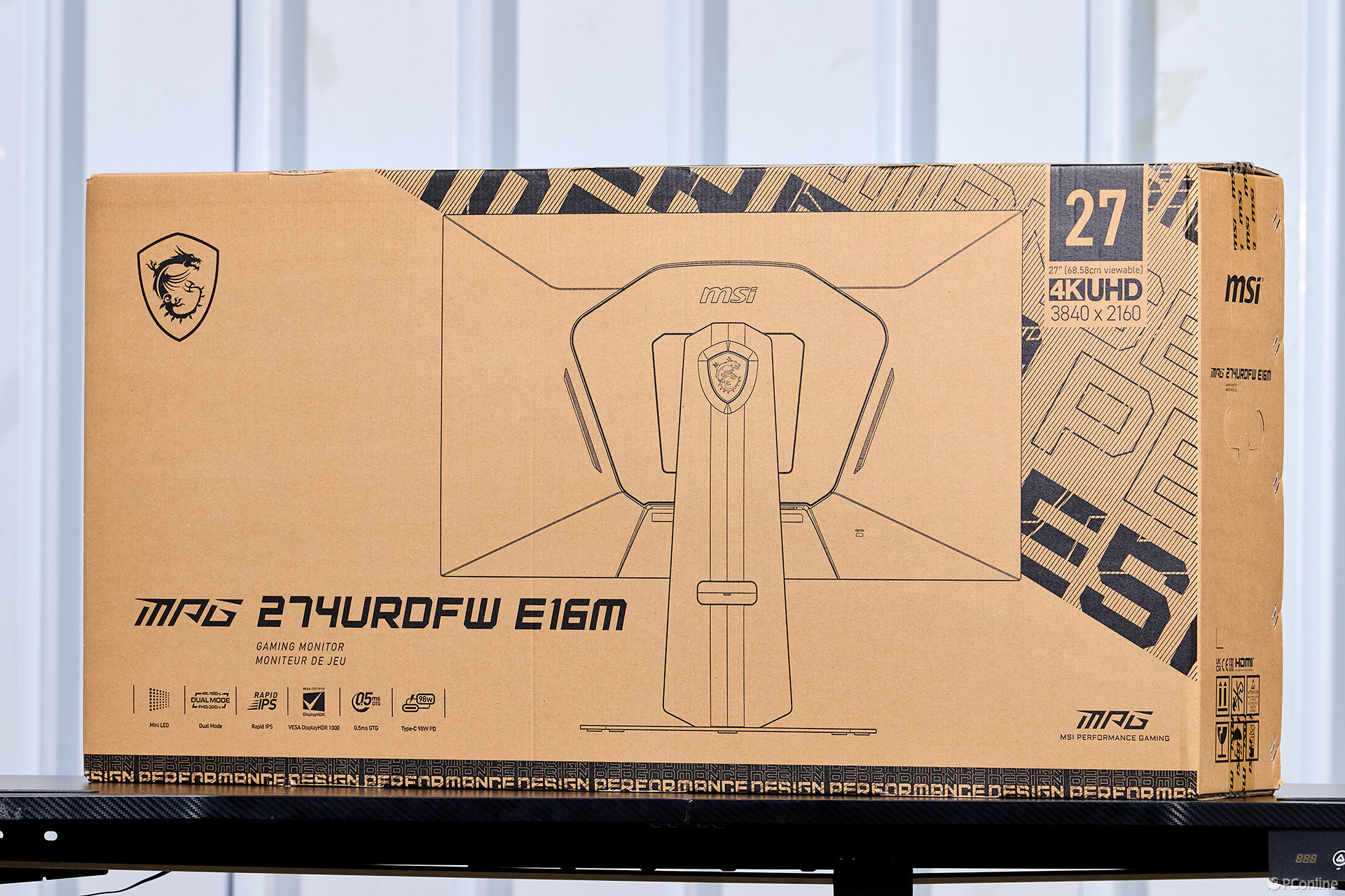 微星MPG 274URDFW E16M白龍圖賞：純白美學與硬核性能的視覺交響