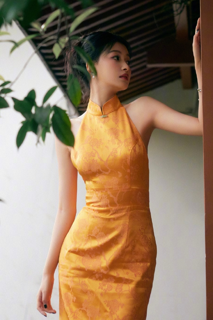 孙怡这身材穿旗袍太绝了，颜值更是一路狂飙！