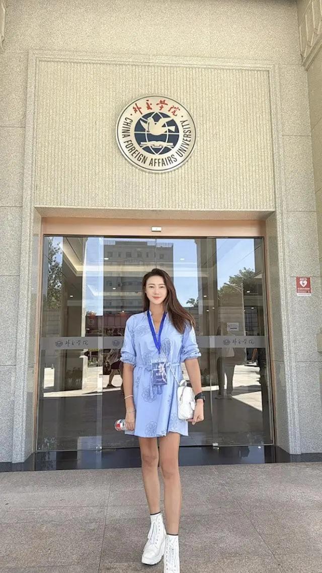 黄宗泽绯闻女友50岁进军外交圈，曾不满一日被抄牌两次公开吐槽