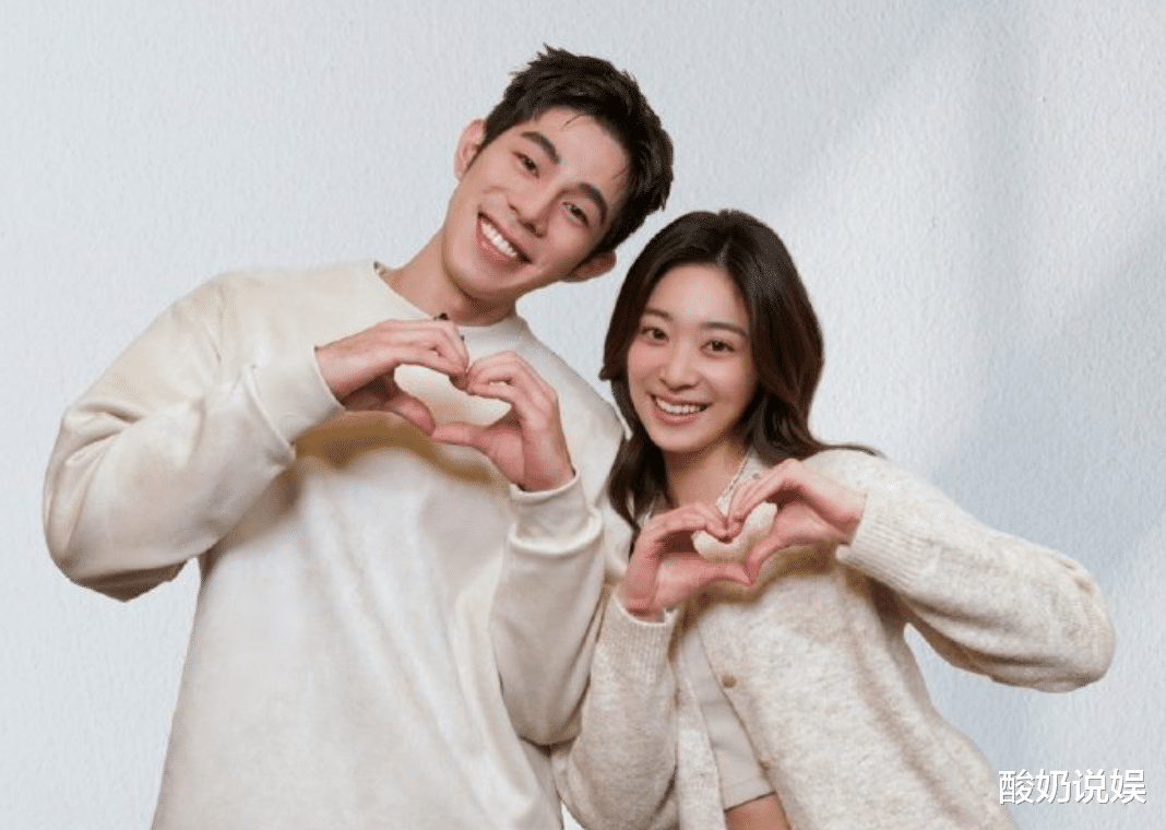 娱乐圈又有喜讯传来，这对CP假戏真做，甜蜜公开恋爱关系
