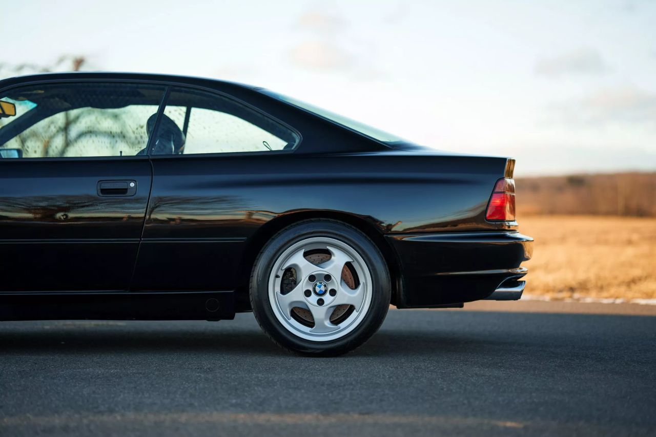 有人花6.1万美元把这辆1995年的手动版宝马850CSi“偷”回家