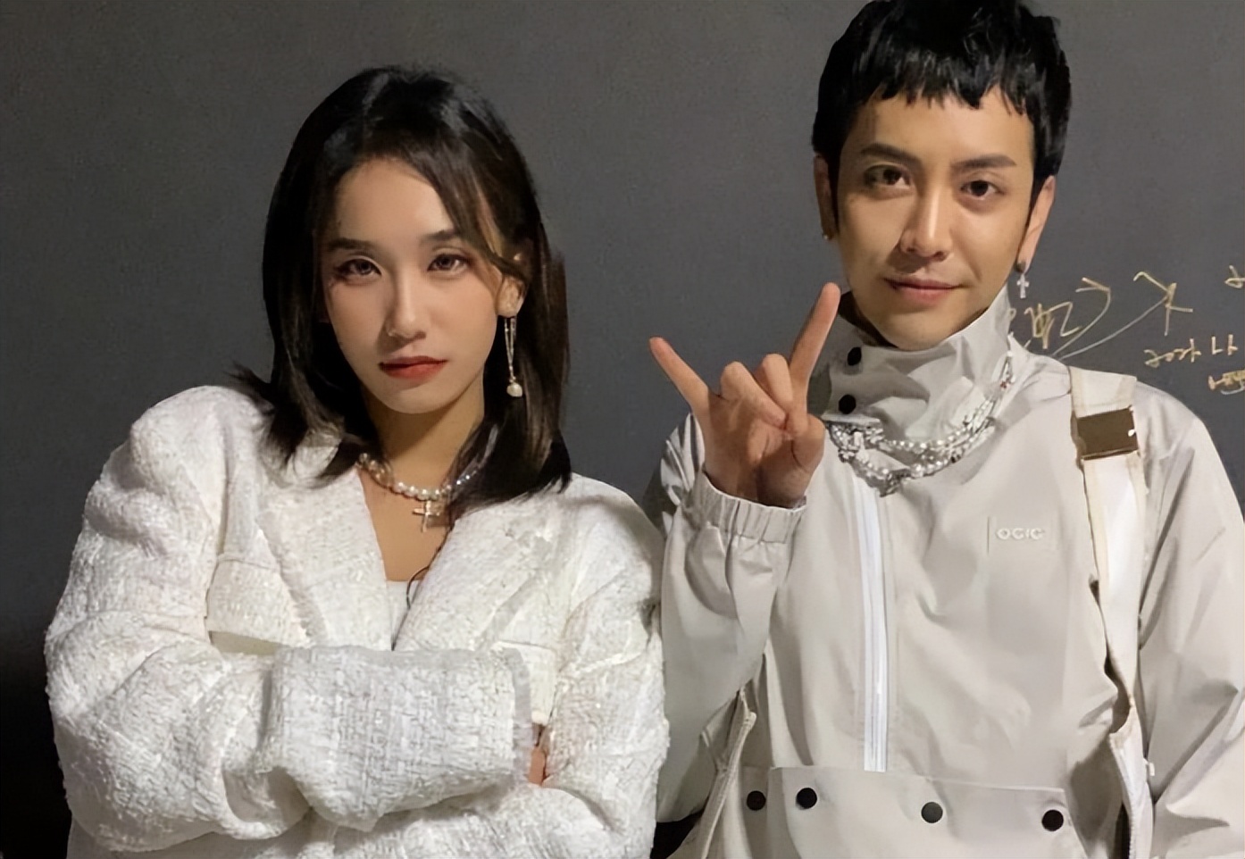 明星夫妻消停点吧！为圈钱上800个综艺，那点破事观众早看腻了