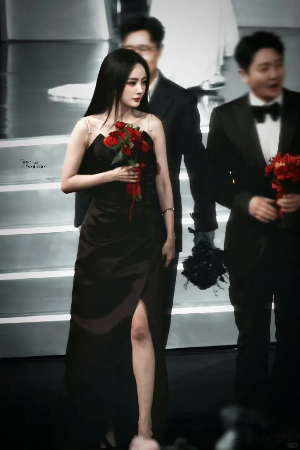 珠海红毯太真实！孙俪脸垮皱纹多，邢菲假发包好土，高圆圆真老了