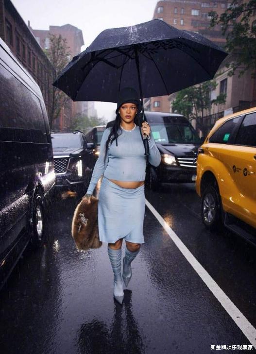 蕾哈娜又怀孕了？五年抱仨，网友调侃：三胎都生了新歌还难产？