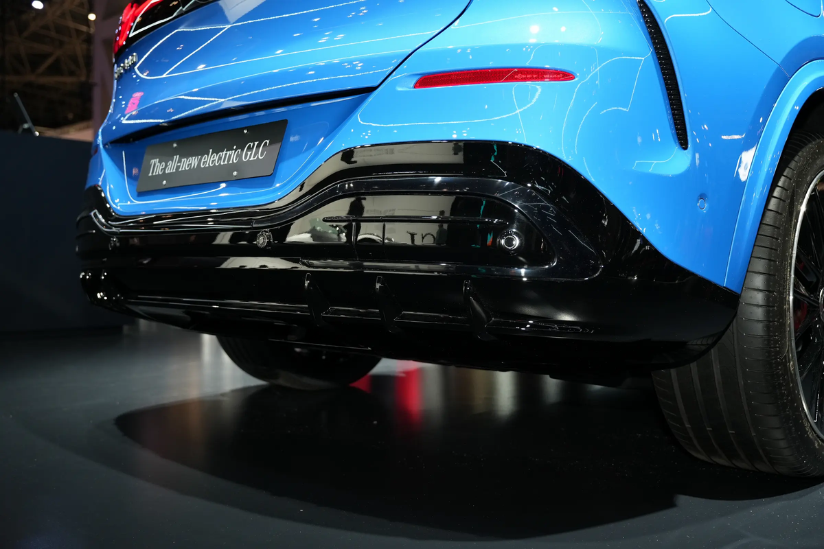 800V快充+800km续航，3秒级可破百，奔驰GLC EV究竟有何看点？