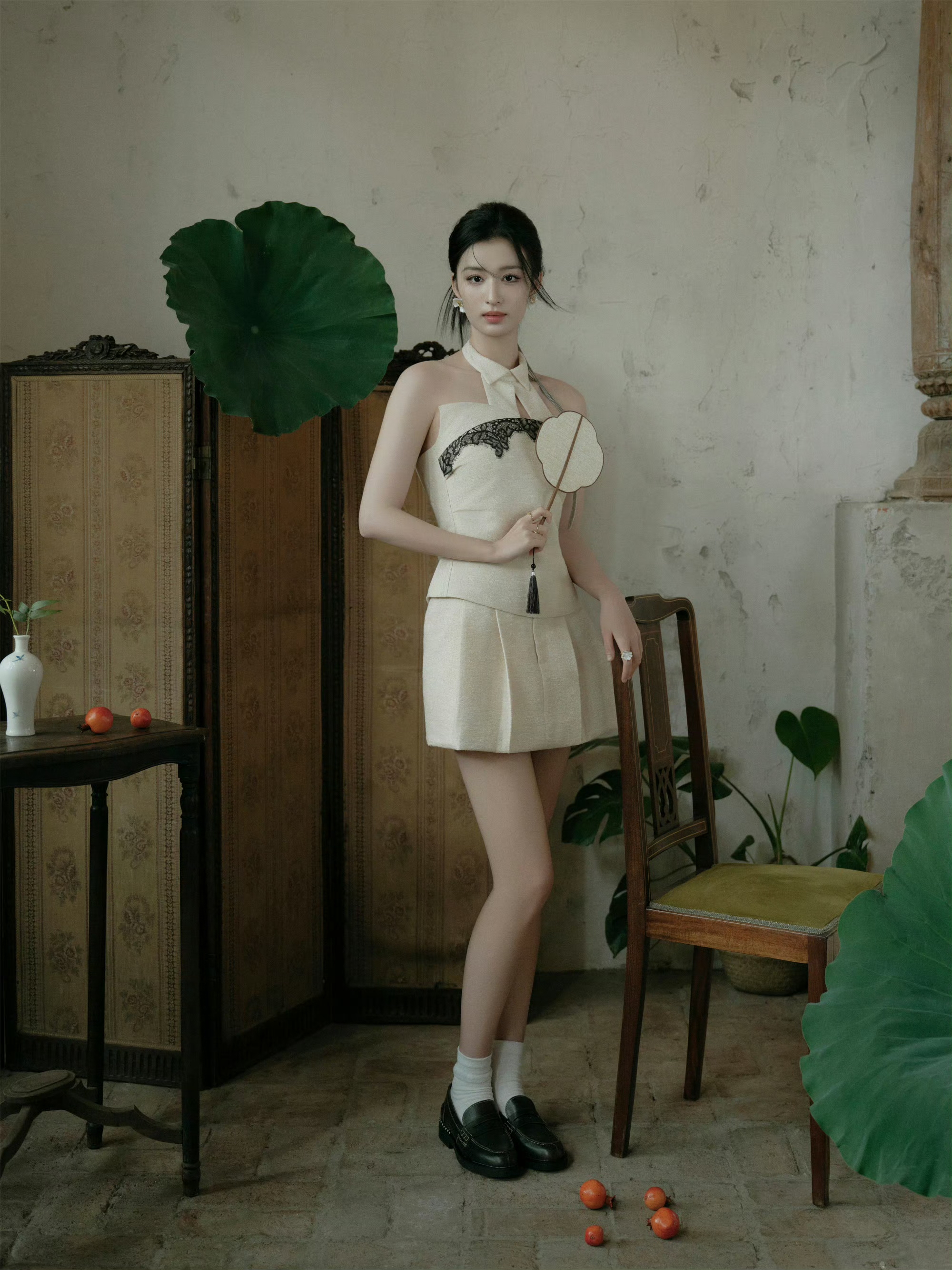 王楚然,米色裙装,满满的少女柔美气息 ???