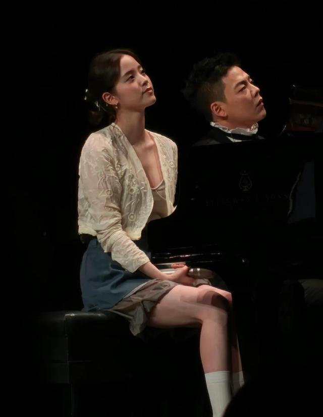 欧阳娜娜好甜，24岁身材一流，嫩到掐出水，富二代：高攀不起