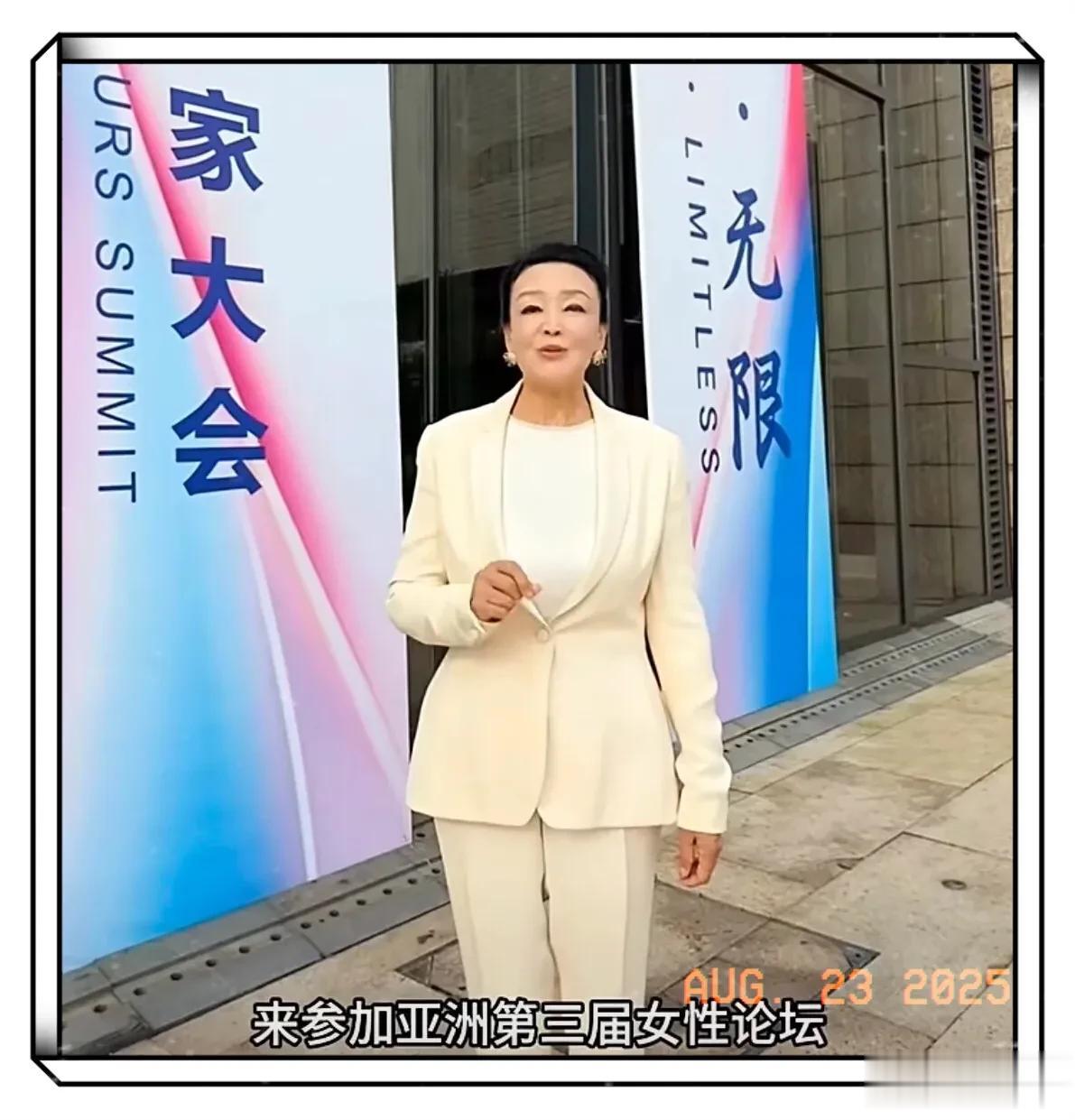 张兰强势回归,开直播14万人在线观看,瘦了很多,但精气神十足!