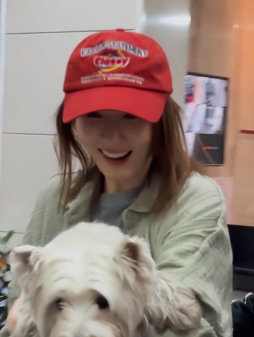 杂志年度盛典,杨幂脸僵,金晨歪嘴,姚晨身材下垂,宋茜咋老成这