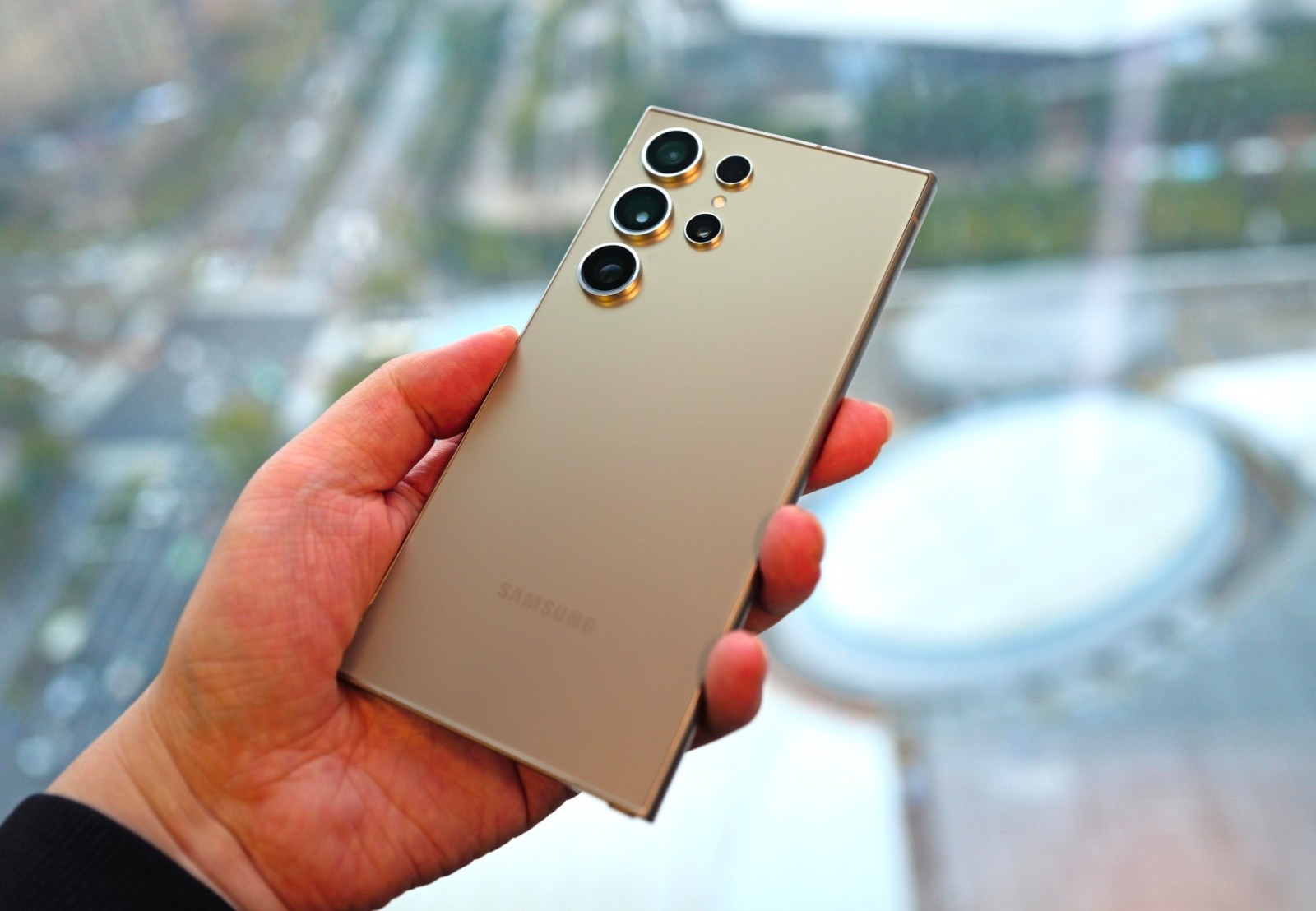 三星高端機突降4281元，2億像素+2K屏+100倍變焦，終于等到了