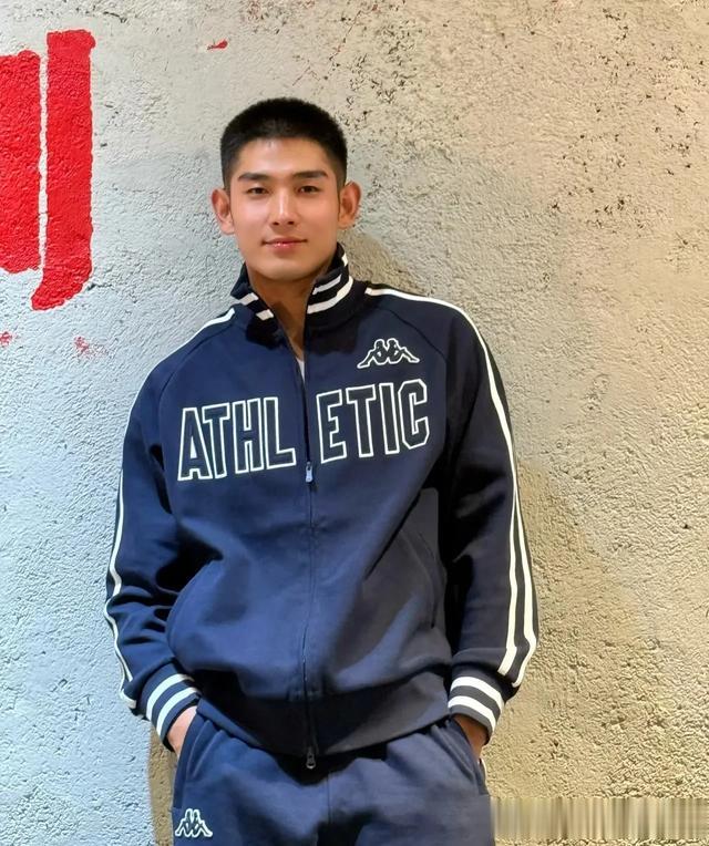 梁浩川是体育生，他也是一位非常优秀的男演员。