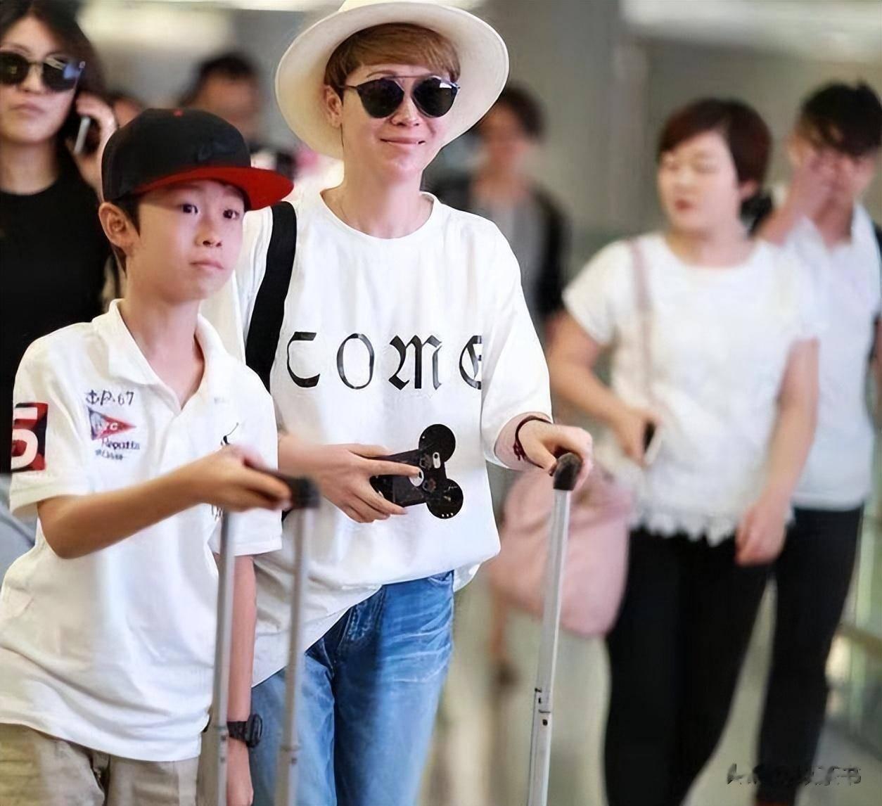 48岁海清：低调嫁圈外丈夫，恩爱24年无绯闻，儿子才是最大的牵挂