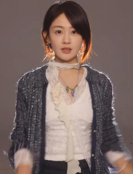 短剧盛典“群魔乱舞”，郭欣宇歪嘴，陈芳彤脸肿，唯有她抗住了