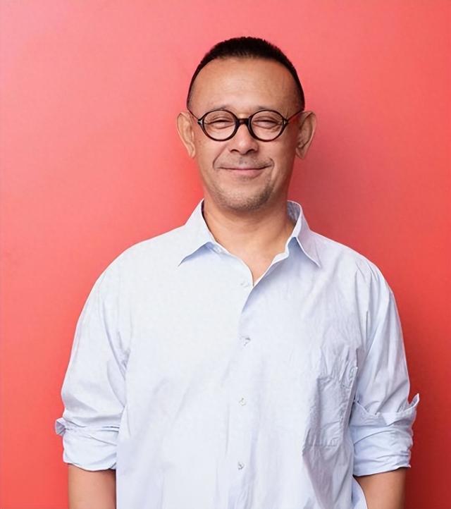 姜文姜武兄弟情深，两人的娇妻却天差地别，弟弟果然“重口味”