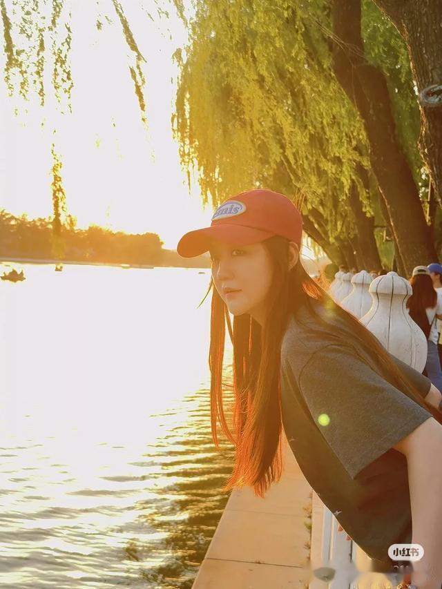 陈梦打扮后美得不止一点，笑容好治愈，怎么拍都美