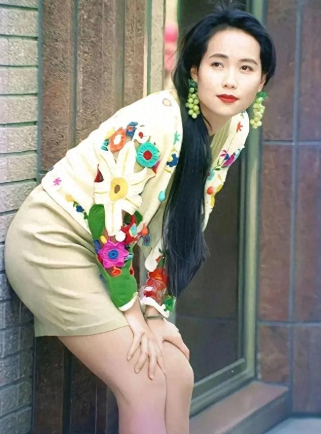 叶童：只要皱纹不长进心里，我们永远风华正茂